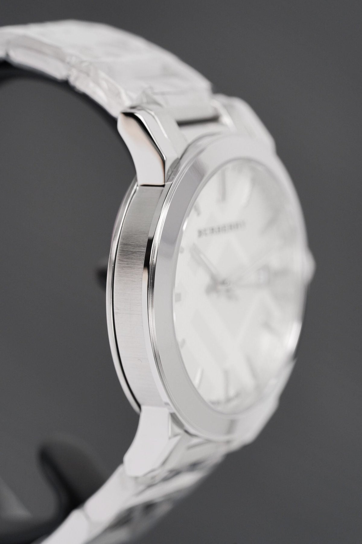 Burberry Mens Watch The City Engraved Checked Steel Bu9037 -korean beauty